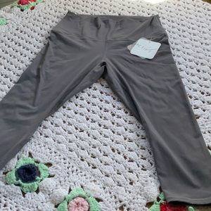 NWT yelete active leggings